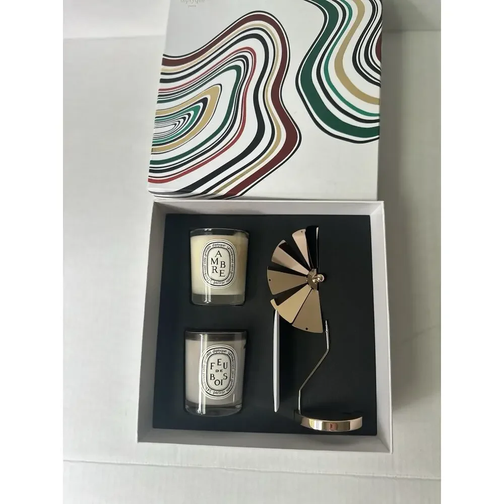 DIPTYQUE Set of Two 2.4 oz. Scented Candles with Carousel - Feu de Bois& Amber